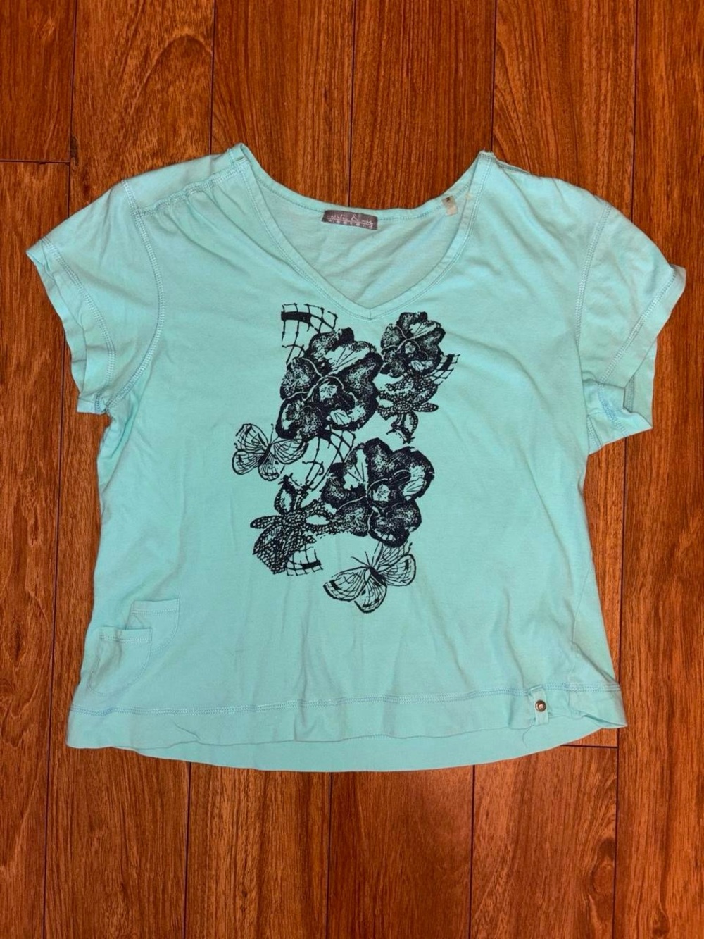 Y2K v neck baby tee with grunge floral design